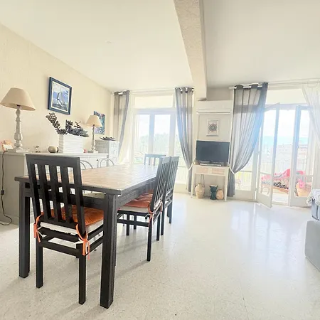 Cosy A 200m De La *