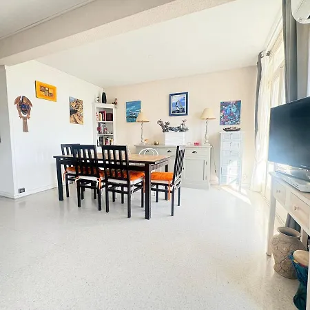 Cosy A 200m De La *